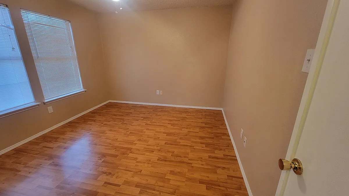 Building Photo - 906 Post Oak Trl