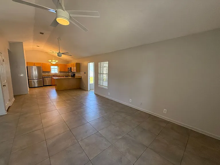 115 Lake Wisteria Ct — Photo 2