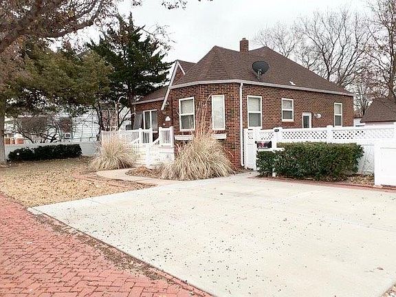2nd image of 1705 Park Ave