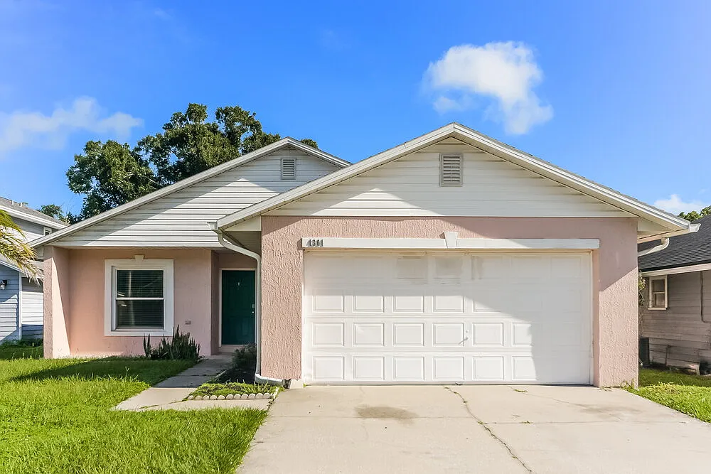 3 bed, 2.0 bath, 1207 sqft, $1,960 — Photo 1