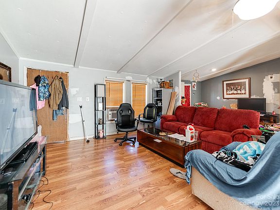 5th image of 141 Little Country Ln