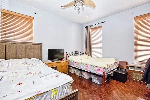 Sold by Remax Edge | media 8