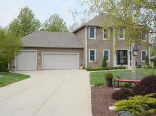 W271N2543 Orchard Ln, Pewaukee, WI 53072