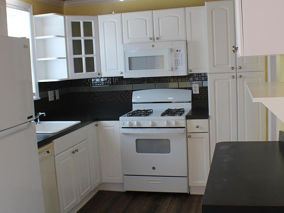 3rd image of 3103 California Ave