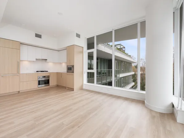 9675 King George Blvd #309, Surrey, BC V3T 0T7