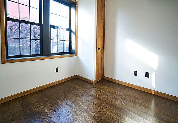 4th image of 196 Montrose Ave #2A