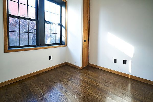 1st image of 196 Montrose Ave #4