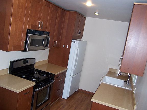 5th image of 8440 Dallas St