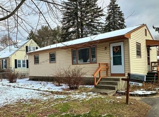 4 Maplewood Dr, South Burlington, VT 05403
