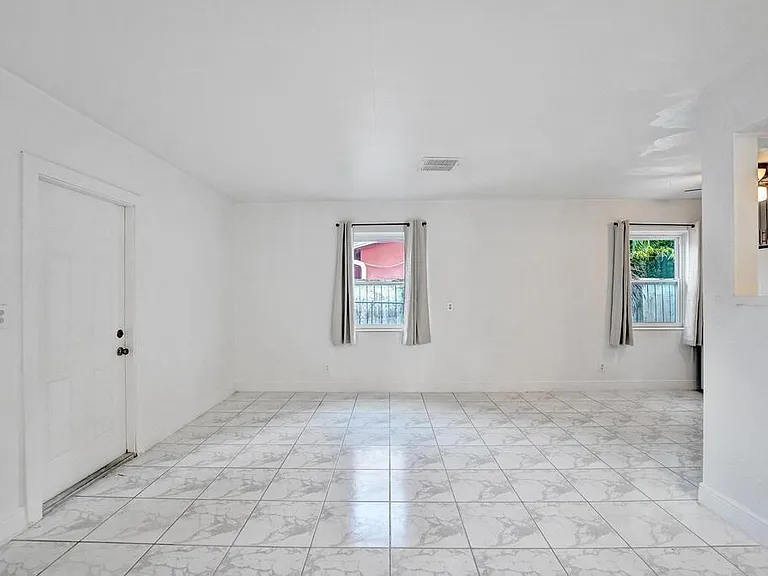 1836 SW 9th Ave — Photo 8
