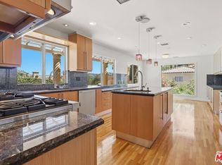 4613 Reforma Rd, Woodland Hills, CA 91364