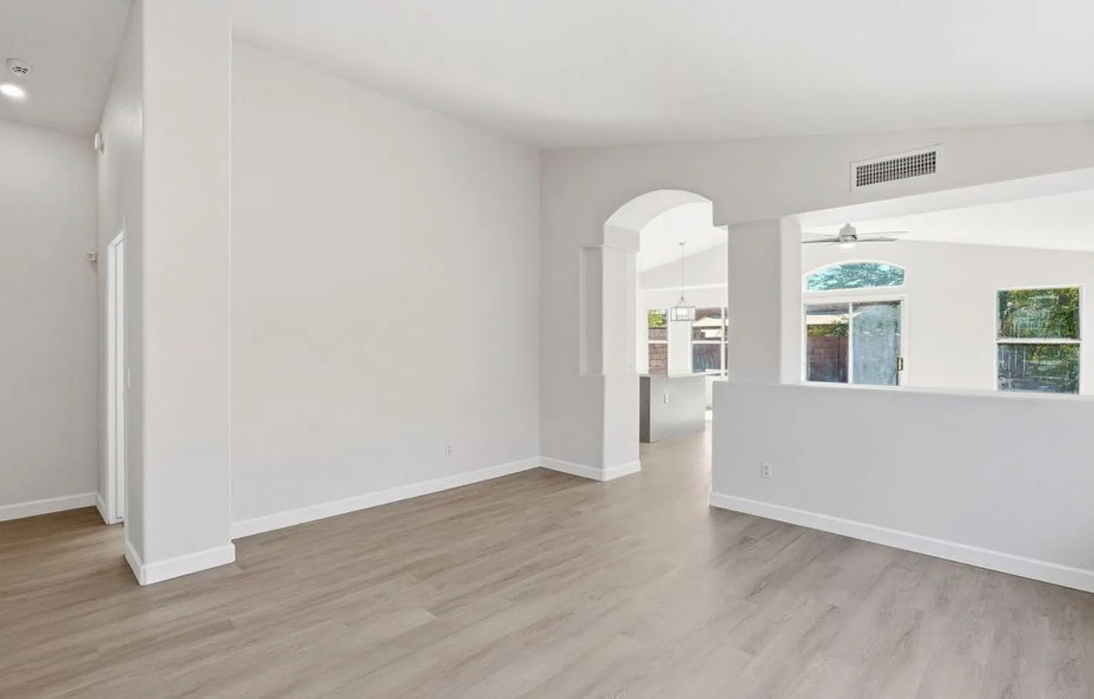 3 bed, 1384 sqft, $2,800 — Photo 2