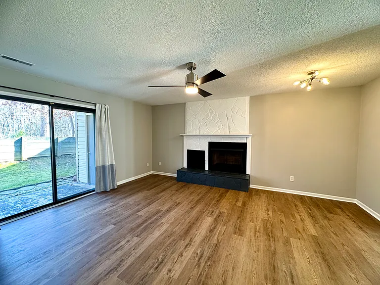 514 Brookside Ct — Photo 11