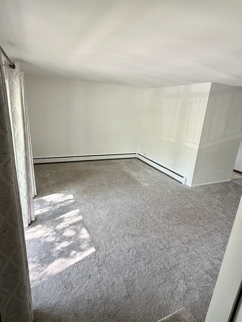 2 bed, 1000 sqft, $1,800 — Photo 2