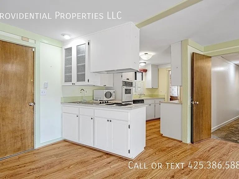 9530 NE 30th St — Photo 8