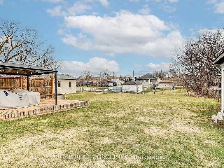 81 Grovedale Ave — Photo 6