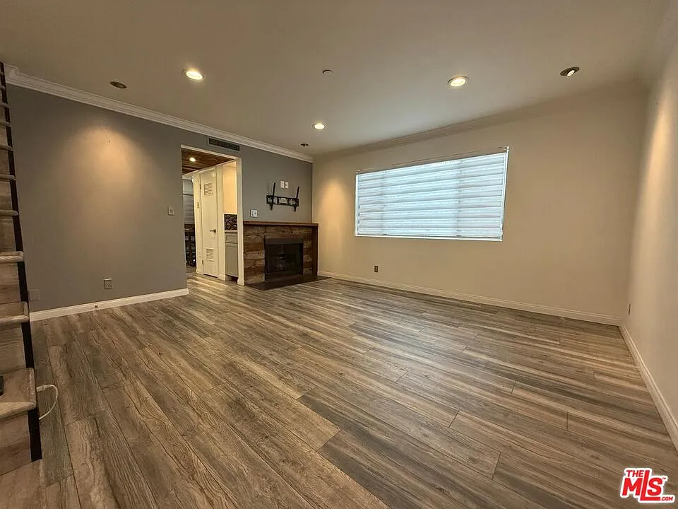 2 bed, 1.0 bath, 960 sqft, $2,950 — Photo 2