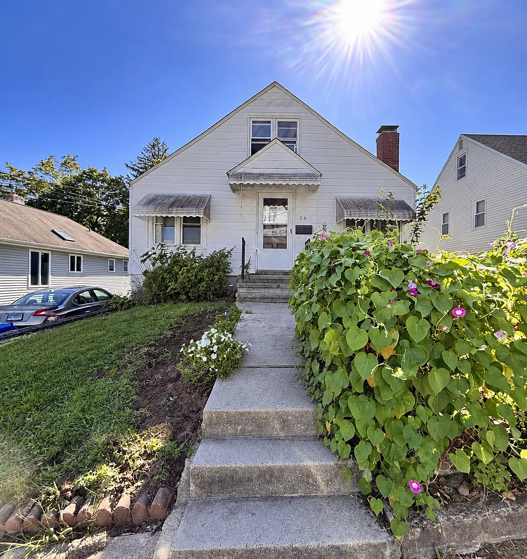 4 bed, 1.0 bath, 1746 sqft, $3,100 — Photo 1