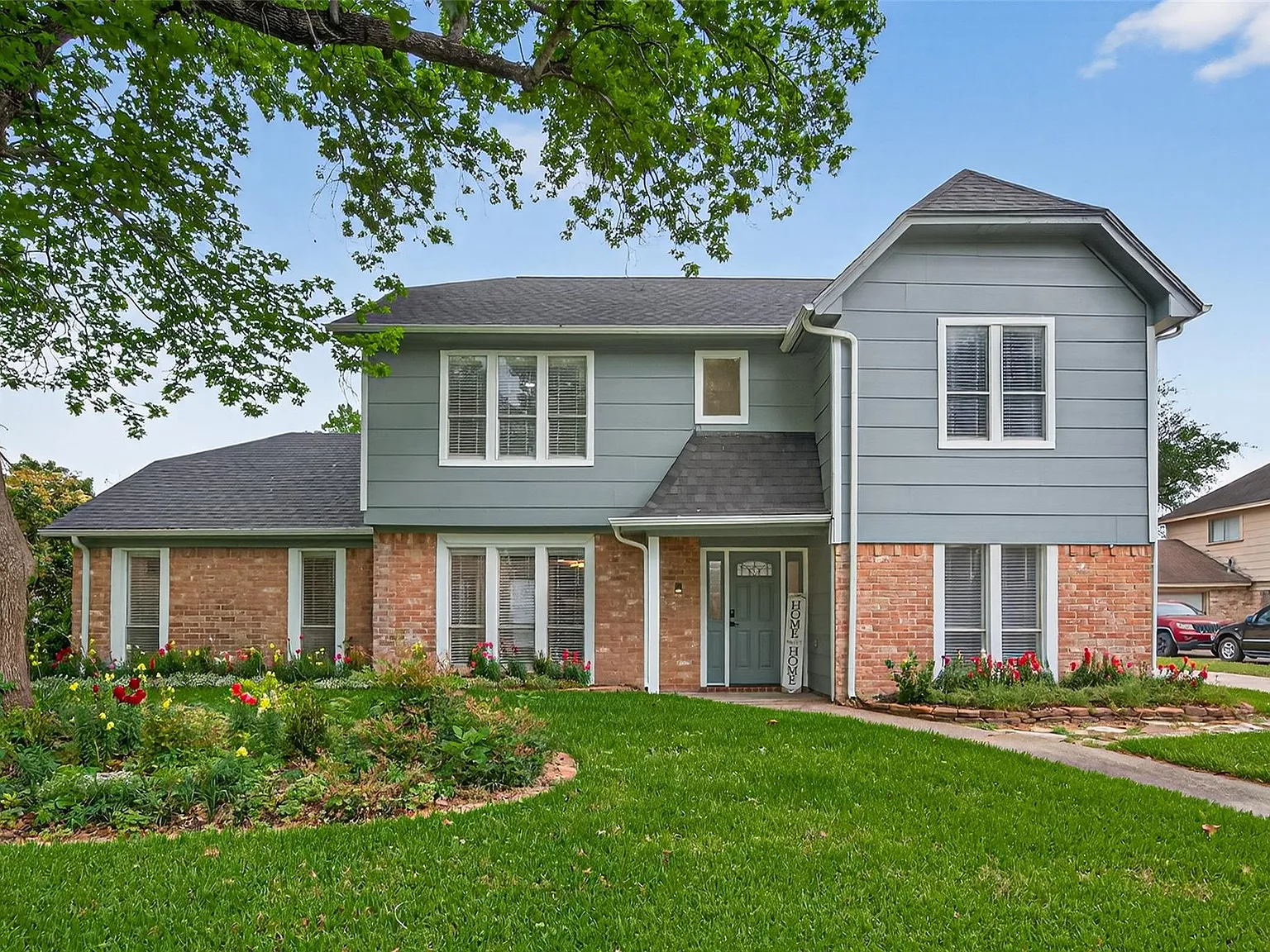 4 bed, 2.5 bath, 2832 sqft, $2,800 — Photo 1