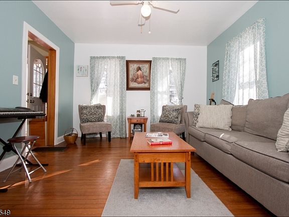 5th image of 64 Woodside Ave