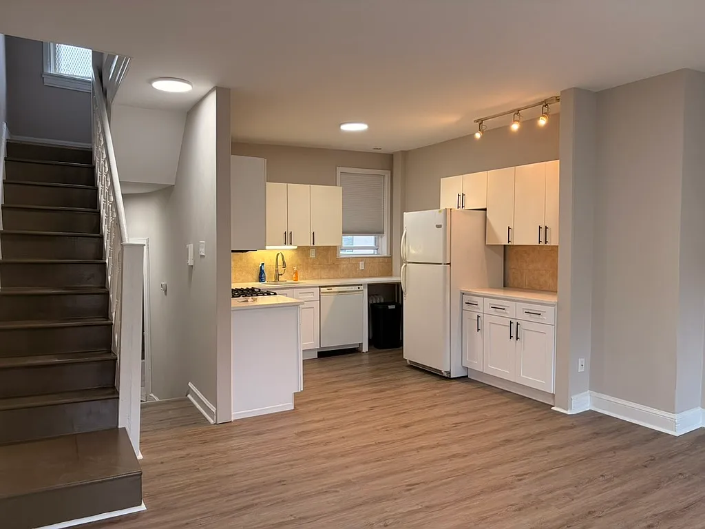 2917 W Girard Ave — Photo 2
