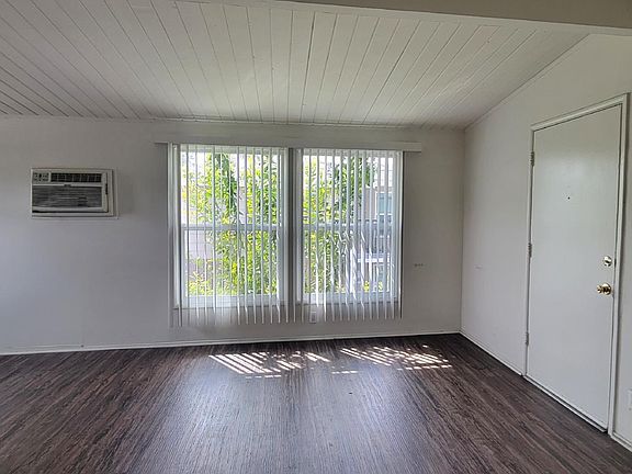2nd image of 11903 Vanowen St #11909-5