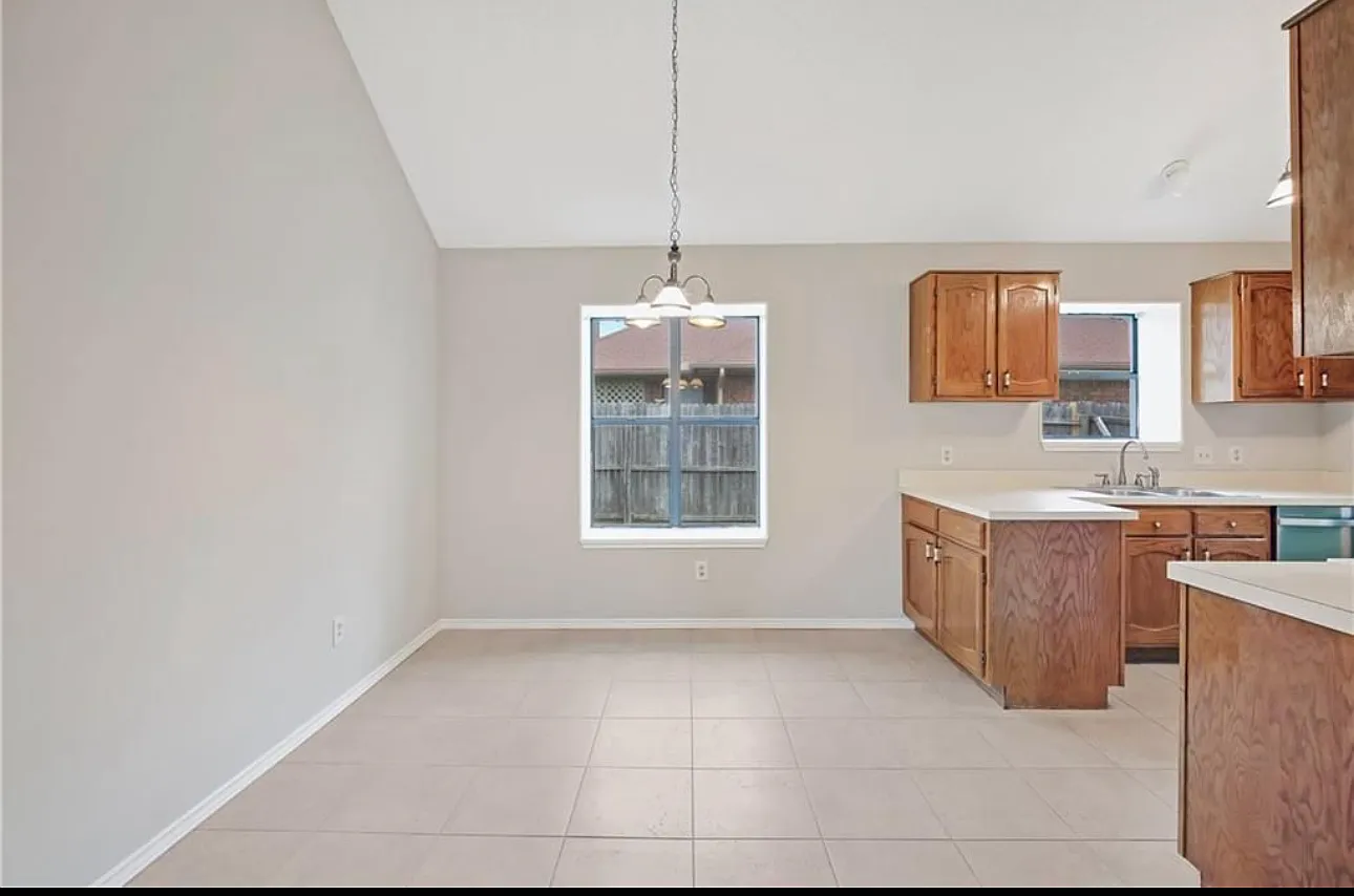 3 bed, 1106 sqft, $2,150 — Photo 2