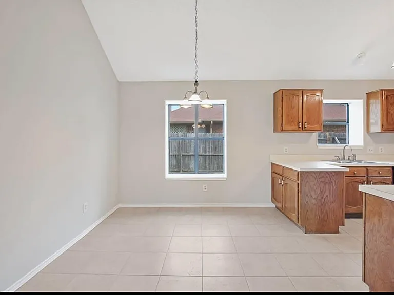 6204 Avanti Dr — Photo 2