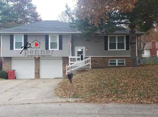 529 NW Chateau Dr, Blue Springs, MO 64014