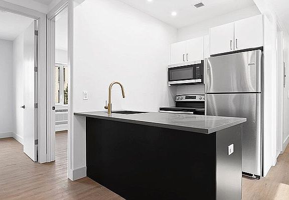 3rd image of 22 E 212th St #2B