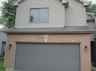 120 Deer Run Ln, Elgin, IL 60120