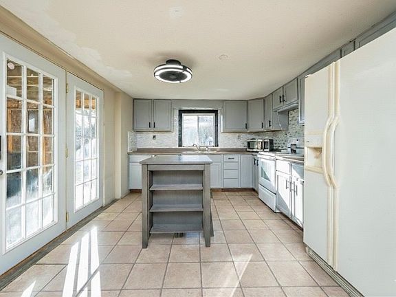 2nd image of 5249 N Lakeshore Dr