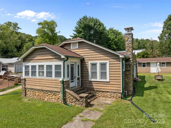 30 Abbott Moore Rd, Clyde, NC 28721