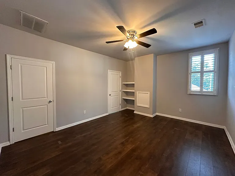 829 E Chestnut St — Photo 19
