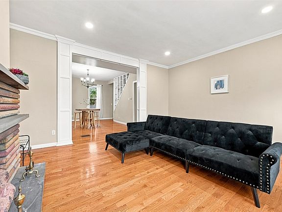 2nd image of 1820 Sarah St
