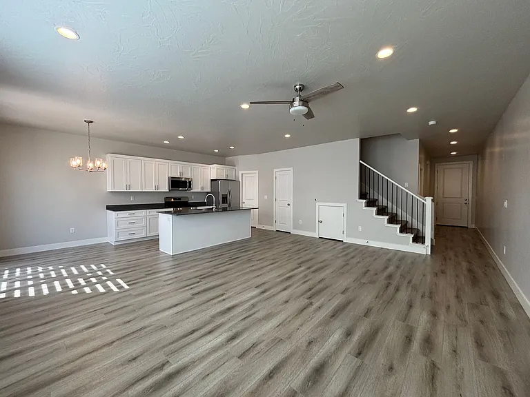 1073 S 4380 W — Photo 11