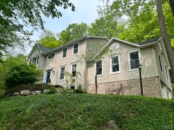 4394 Sagebrush Cir, Manlius, NY 13104