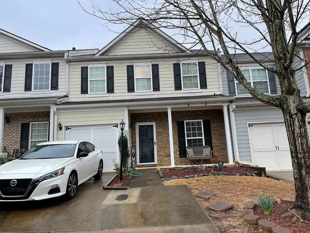 155 Spring Way Sq photo 1