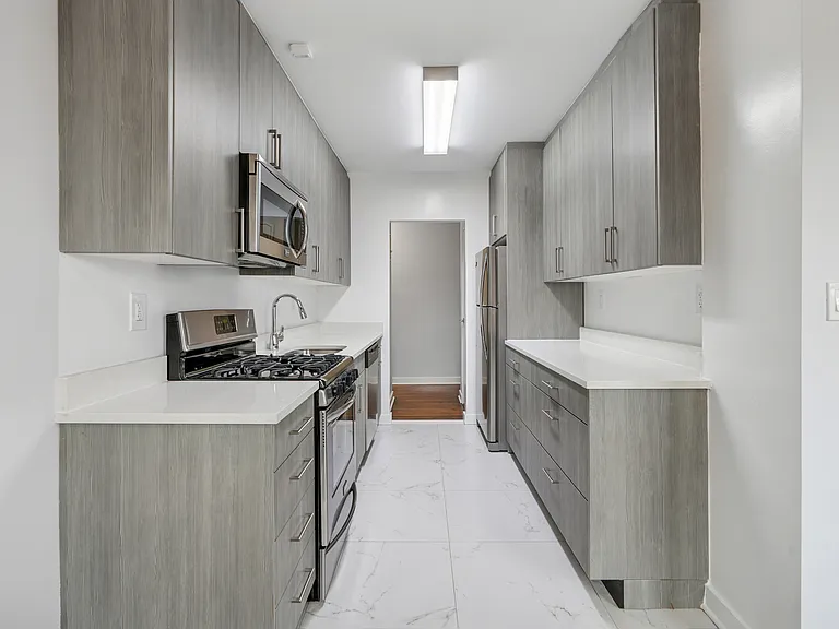 1540 Pelham Pkwy S #1J — Photo 4