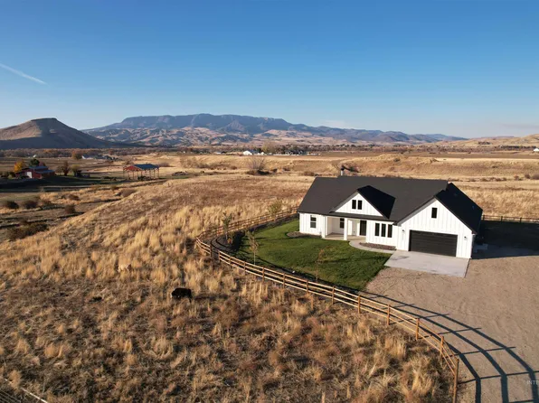 10020 E Gatfield Rd, Emmett, ID 83617