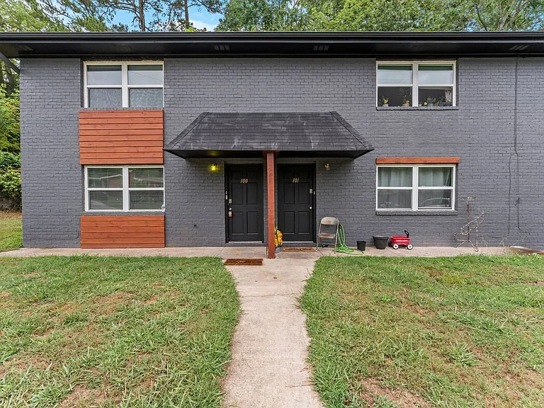 Updated 2BR Townhomes in East Ridge — Photo 13
