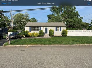 7 Long St, Lake Grove, NY 11755