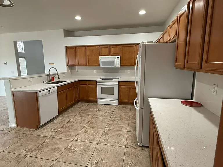 10246 W Luxton Ln — Photo 8