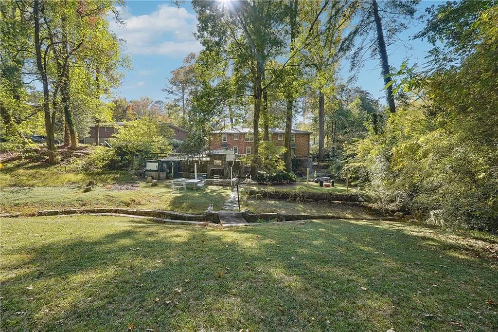 1 bed, 1.0 bath, 950 sqft, $1,295 — Photo 2