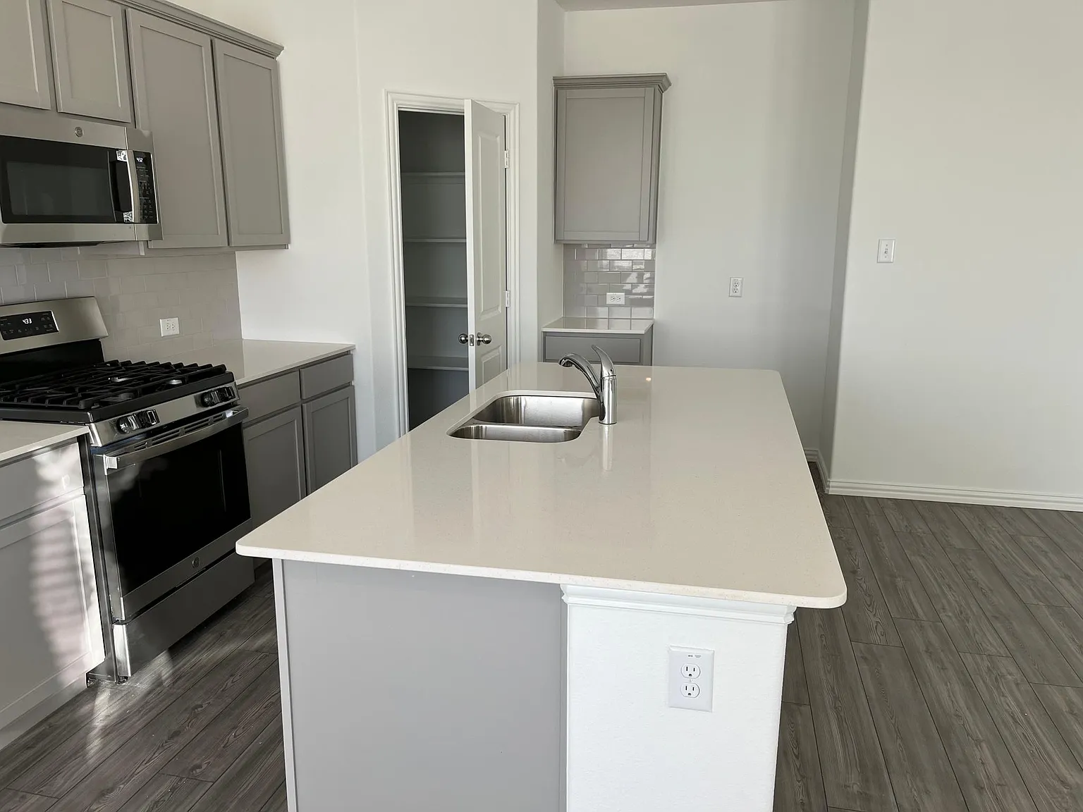 3709 Dayflower Ave — Photo 2