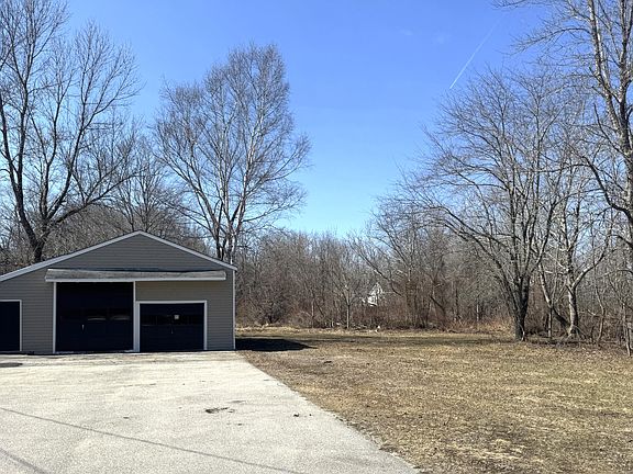 4th image of 75 Gray Meadow Road