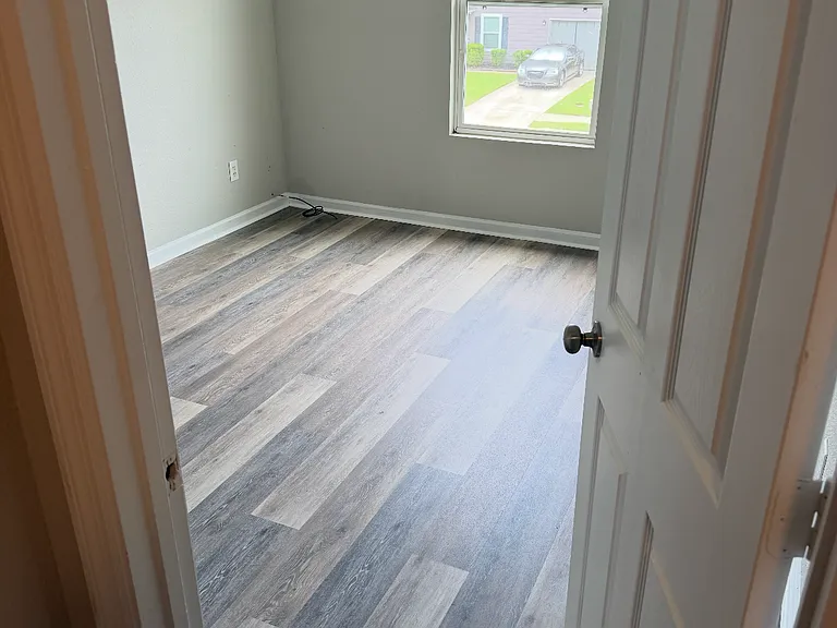 220 Farmington Dr — Photo 9