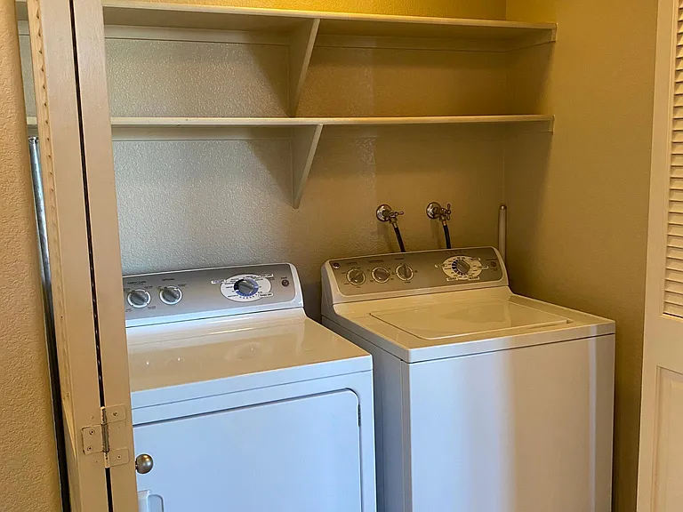 700 Moon Cir #Z — Photo 28