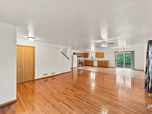 3rd image of 219 Meadowvale Ln