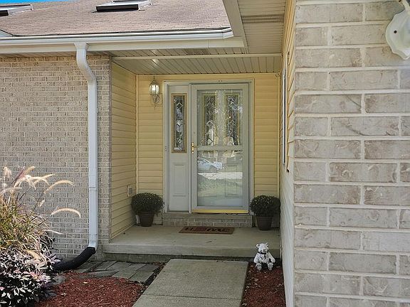 2nd image of 917 Sunflower Ln